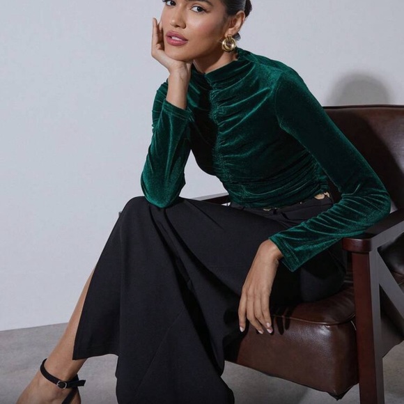 Elegant Green Velvet Long Sleeve Top - Picture 5 of 6
